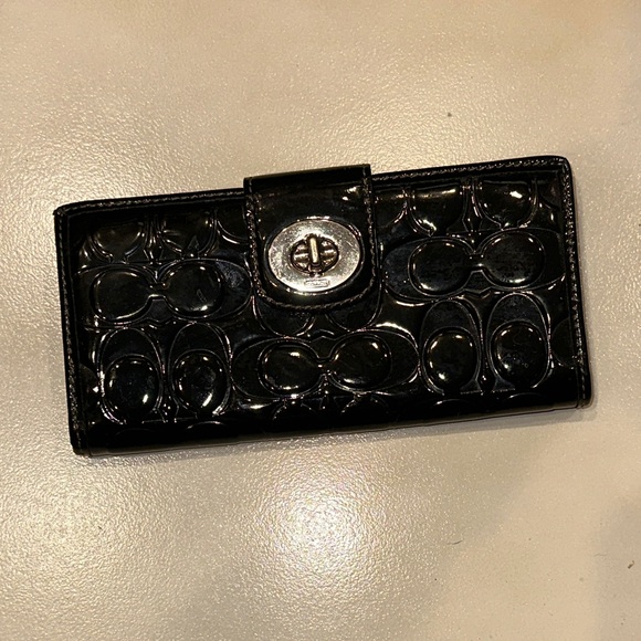 💰 BRAND NEW 💰 Patent Leather Signature Embossed COACH Wallet - Picture 1 of 7